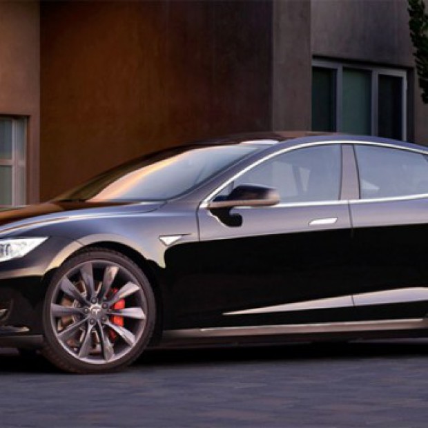 Tesla Motors представила доступную полноприводную Model S 70D