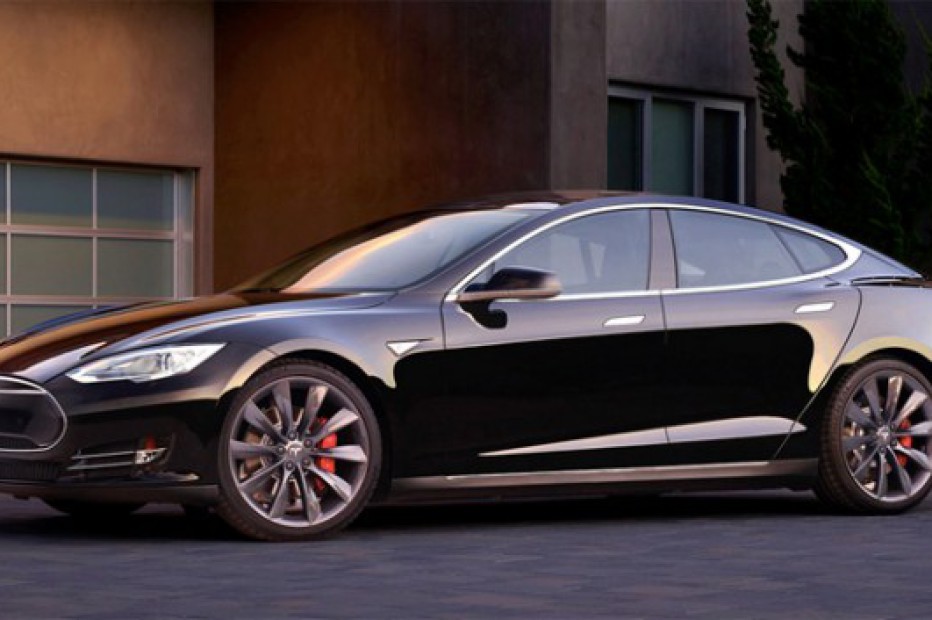 Tesla Motors представила доступную полноприводную Model S 70D